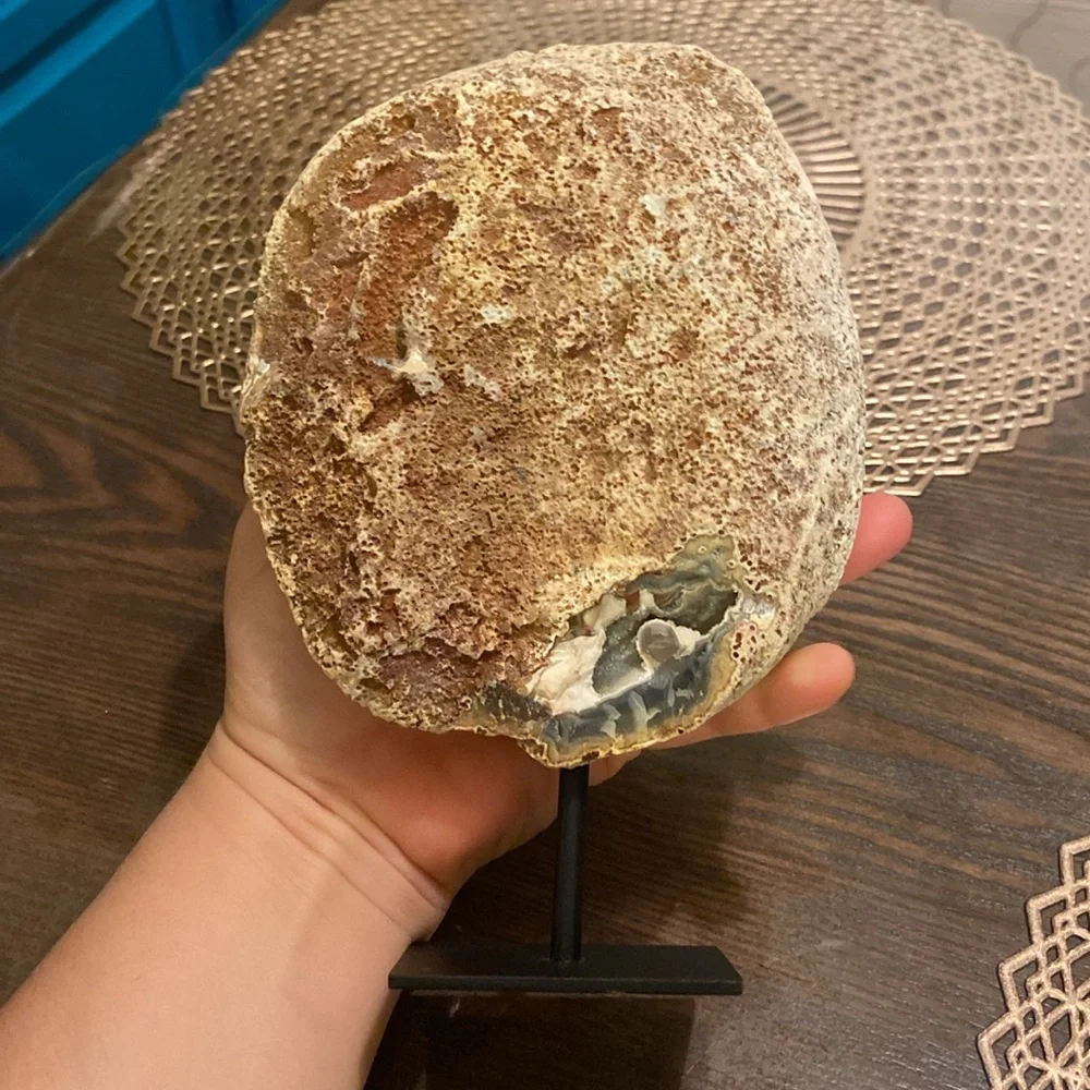 AGATE GEODE NATURAL STONE ON STAND - Picture 5 of 10